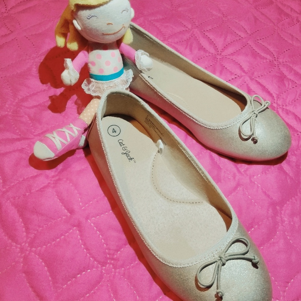 EUC Cat & Jack Girl's Gold Flats